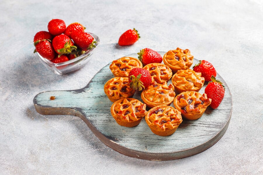 delicious strawberry mini tarts_114579 33381